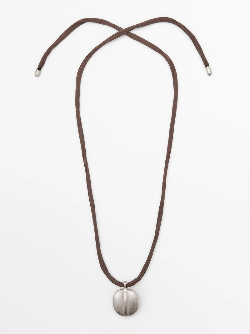 Collier feuille cordon soie