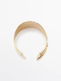 Pleated metal cuff