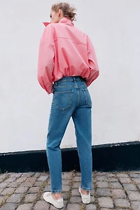 Z1975 HIGH-WAIST MOM FIT JEANS WITH PRESSED CREASE