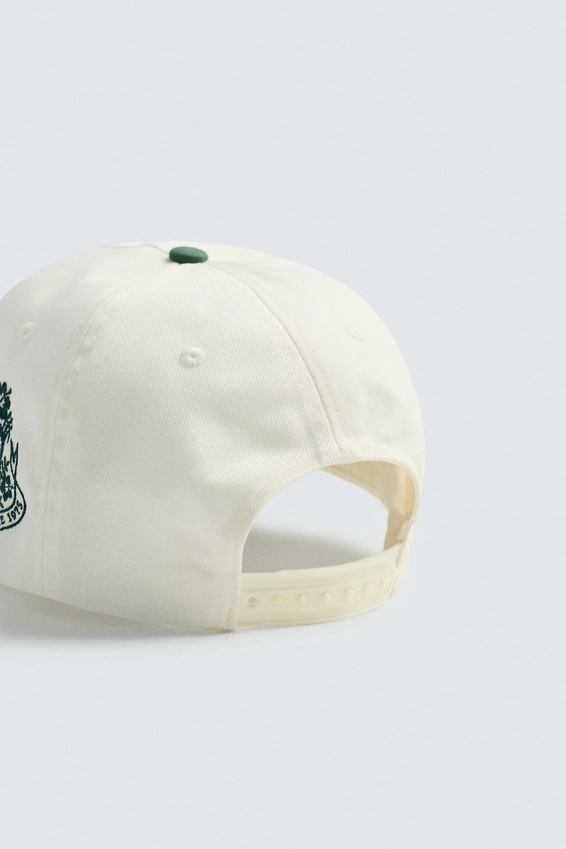 CONTRASTING FLAT VISOR CAP