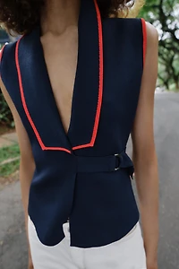 GILET CROISÉ À BOUCLES