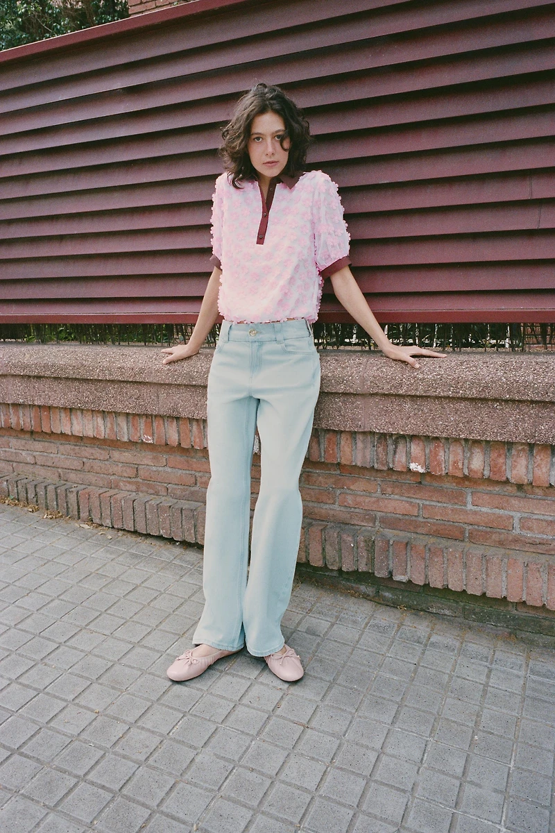 TEXTURED FLORAL BLOUSE