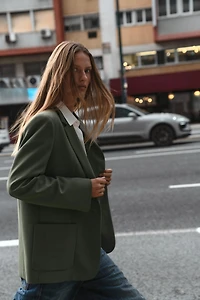VESTE DROITE À ÉPAULETTES