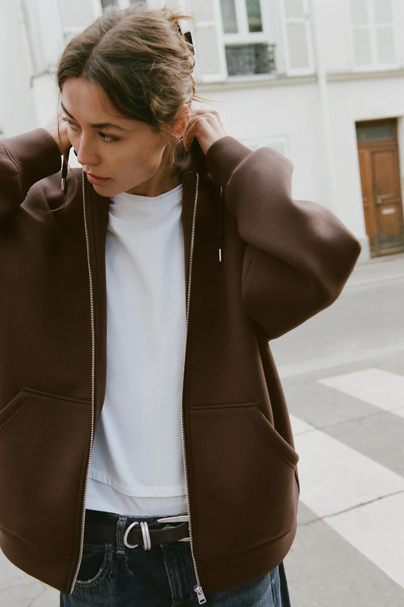 SWEAT À CAPUCHE AVEC CORDONS