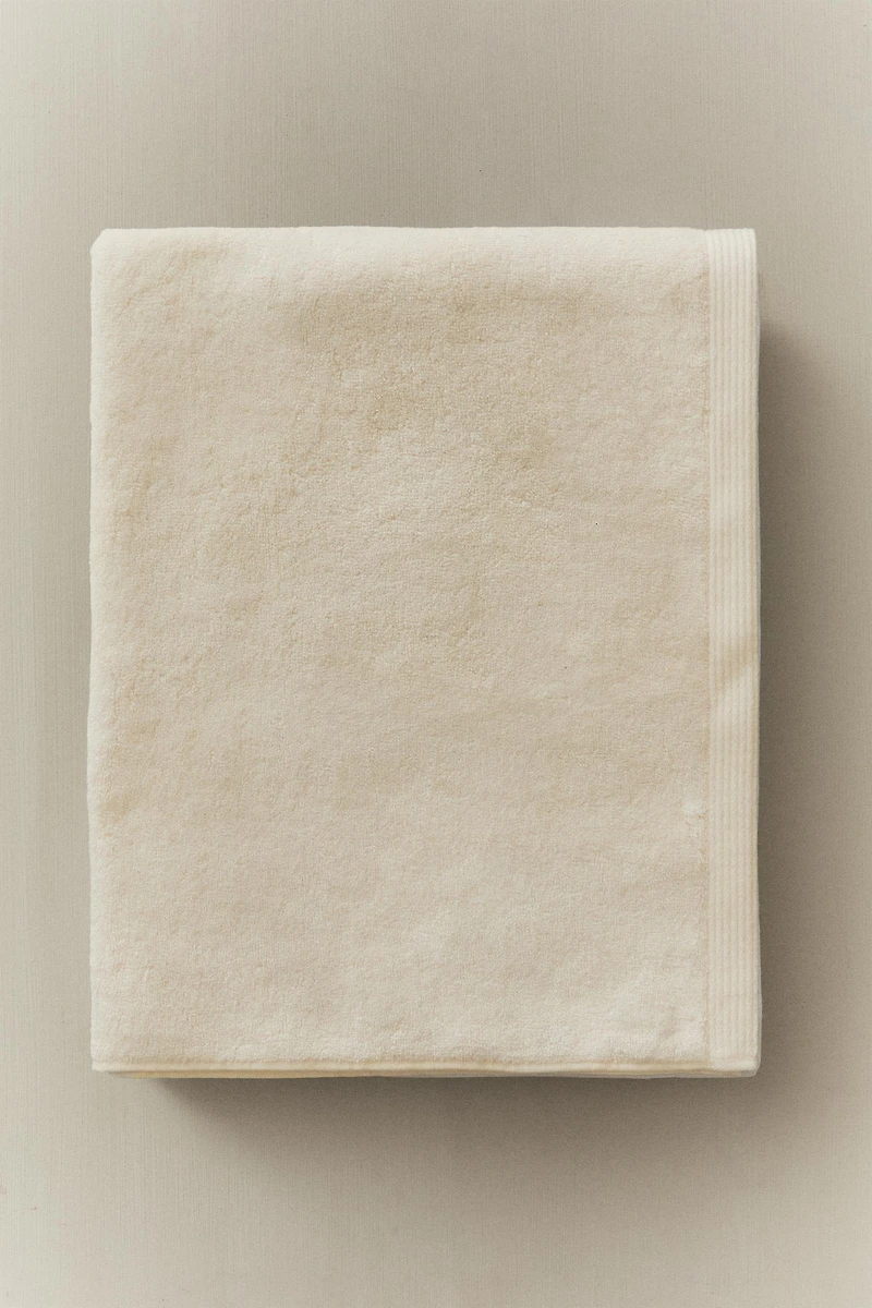 SILK BLEND BATH TOWEL (600 GSM)