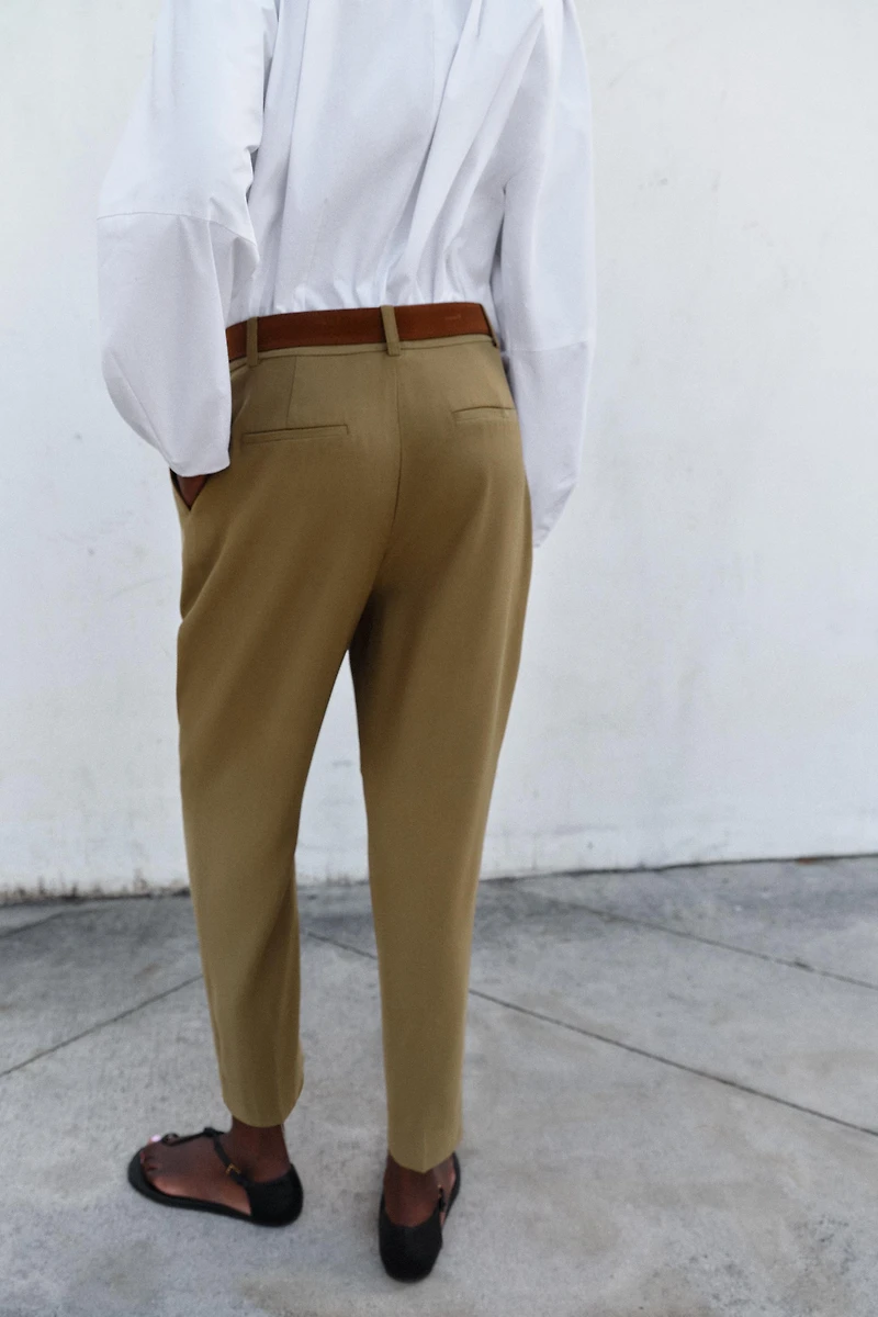 BELTED PLEATED PANTS