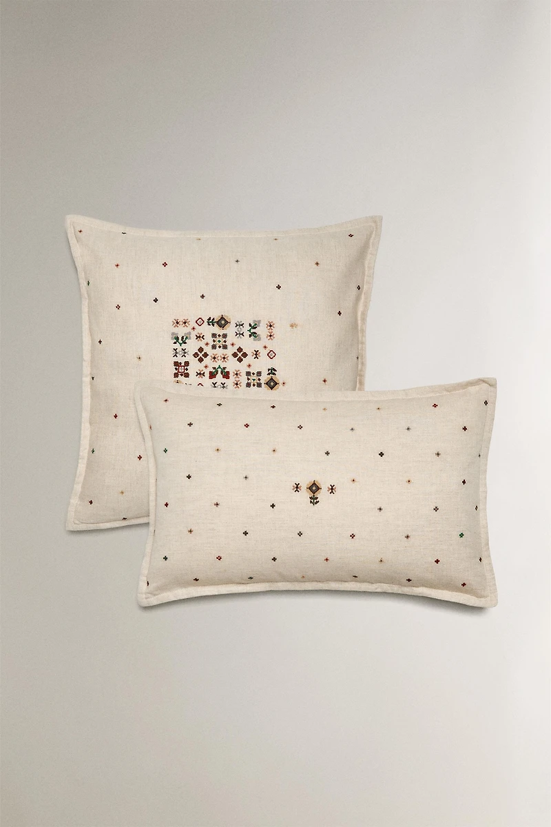 CHRISTMAS CENTRAL POINT THROW PILLOW COVER