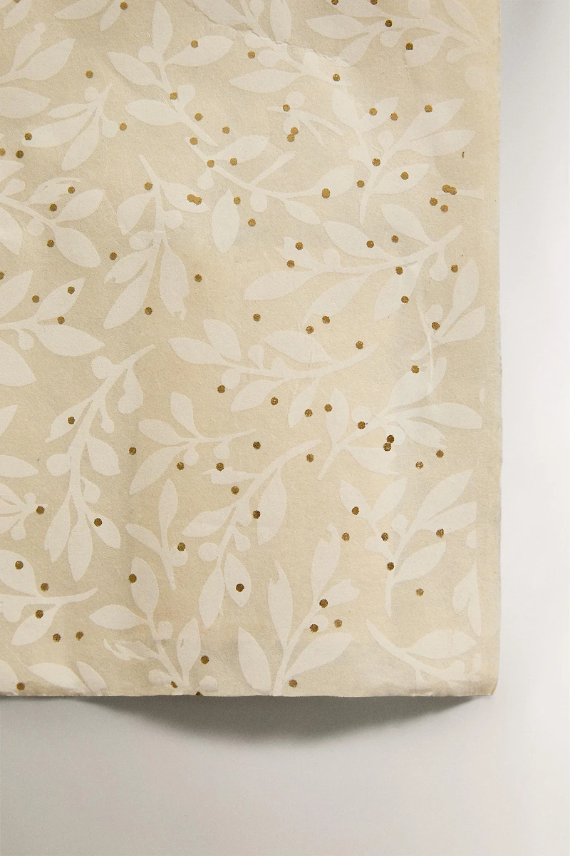 CHRISTMAS HOLLY LEAF WRAPPING PAPER