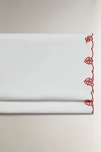 DRAP DE DESSUS ENFANT FLEURS BRODÉES