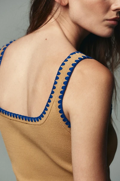 CONTRAST EMBROIDERY KNIT TOP