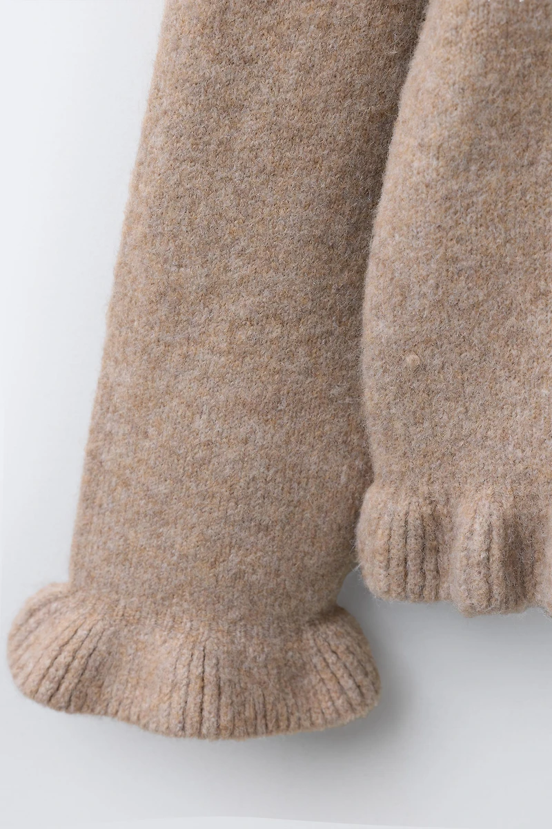 PULL EN MAILLE À VOLANTS