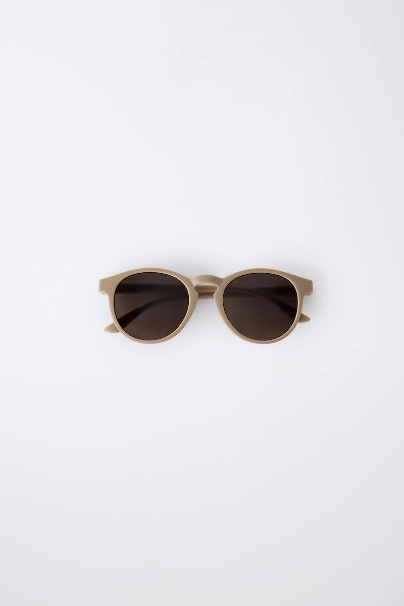 THIN PLASTIC FRAME SUNGLASSES