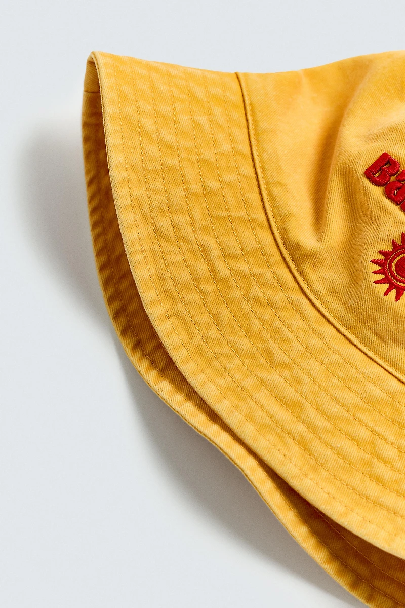 CHAPEAU BOB BRODÉ CONTRASTE