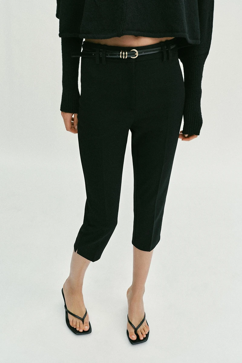 BELTED CAPRI PANTS