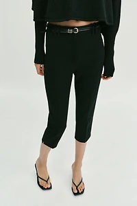 BELTED CAPRI PANTS