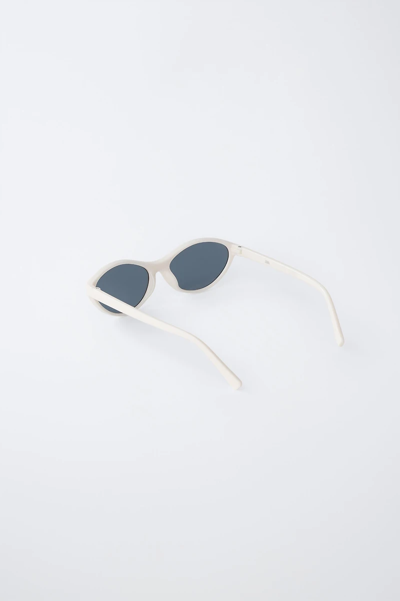 CAT EYE PLASTIC SUNGLASSES
