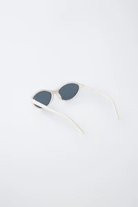 CAT EYE PLASTIC SUNGLASSES