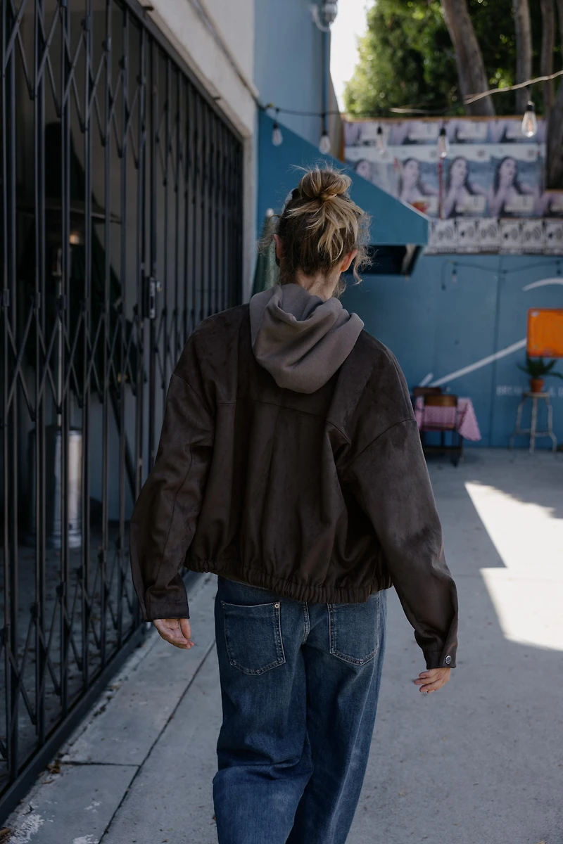 BASIC HOODIE SWEATSHIRT