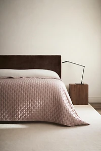 PLAIN SATEEN QUILT WITH KNOTS