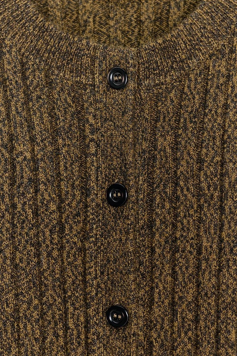 GILET EN MAILLE CANNELÉ PEPLUM