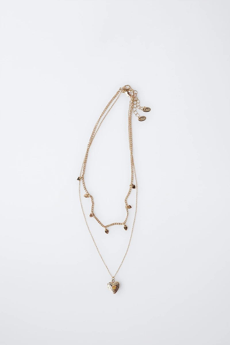 LOT DE DEUX COLLIERS CŒURS