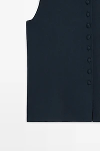 Fine-knit vest with covered buttons