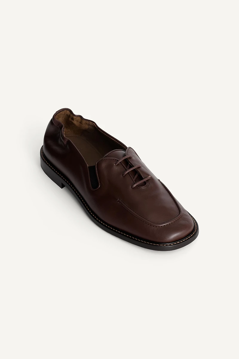 CHAUSSURES EN CUIR