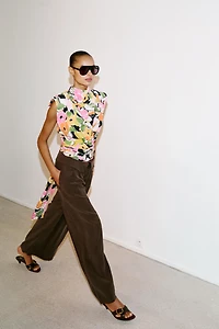PANTALON À PINCES AVEC TAILLE REVERS