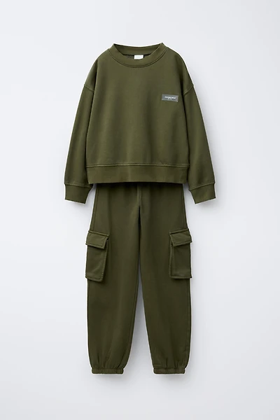 ENSEMBLE SWEAT ET JOGGER CARGO ÉTIQUETTE AUTOCOLLANTE