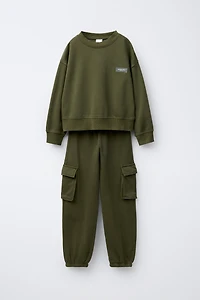 ENSEMBLE SWEAT ET JOGGER CARGO ÉTIQUETTE AUTOCOLLANTE