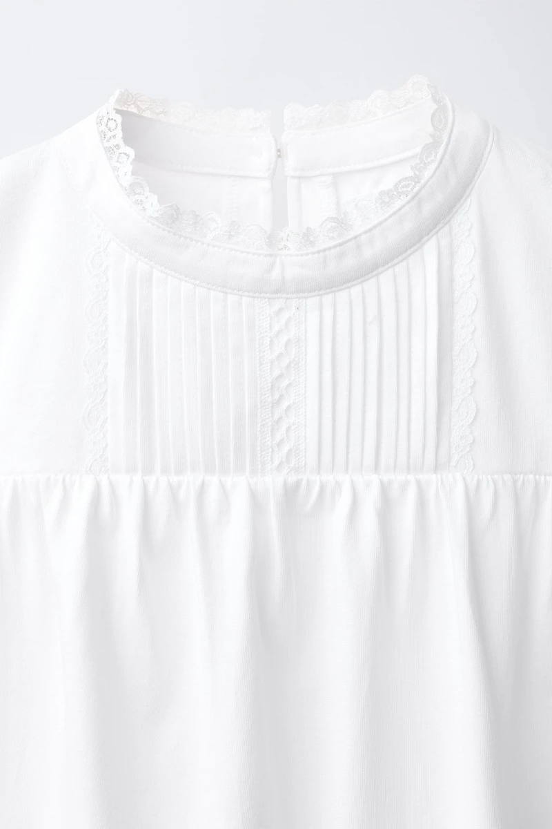 ROMANTIC PINTUCK AND LACE APPLIQUÉ TOP
