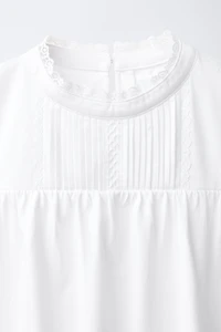 ROMANTIC PINTUCK AND LACE APPLIQUÉ TOP