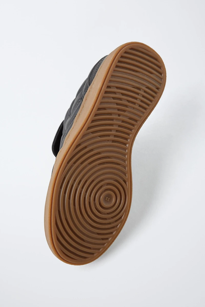 TONGUE SNEAKERS