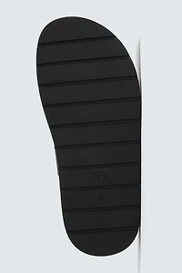 BUCKLE CLOGS