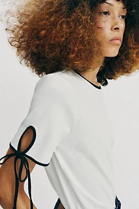 CONTRAST BOW T-SHIRT