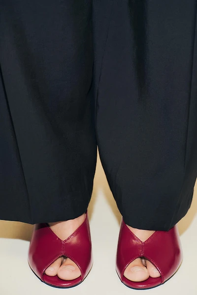 OPEN TOE SANDALS