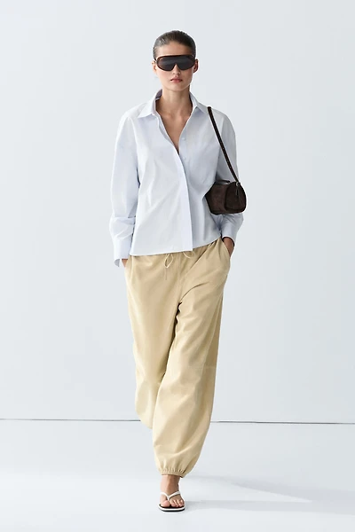 100% cotton shirt with pocket detail