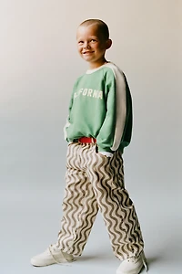 CONTRASTING TEXT STRIPED SWEATSHIRT