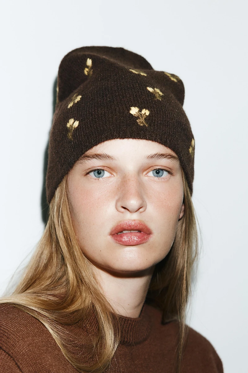 FLORAL EMBROIDERED KNIT BEANIE HAT