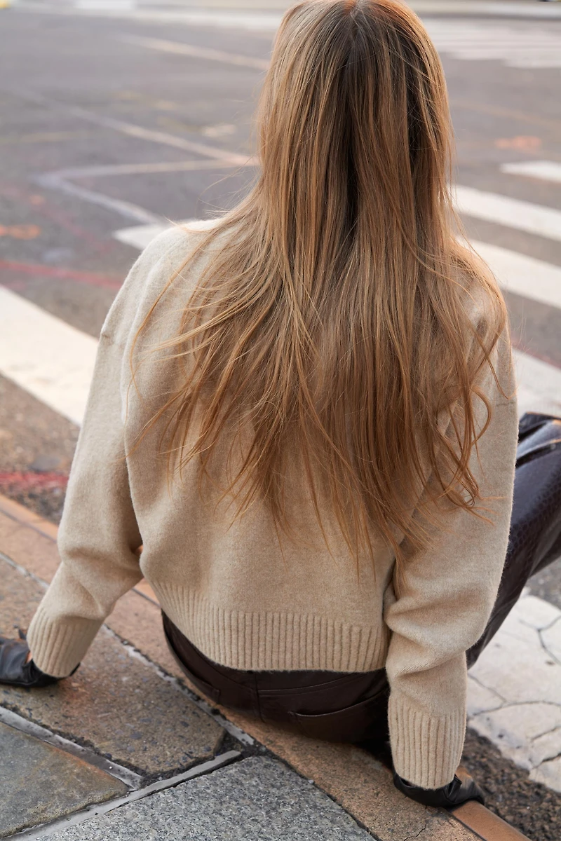 SOFT KNIT HIGH NECK JUMPER