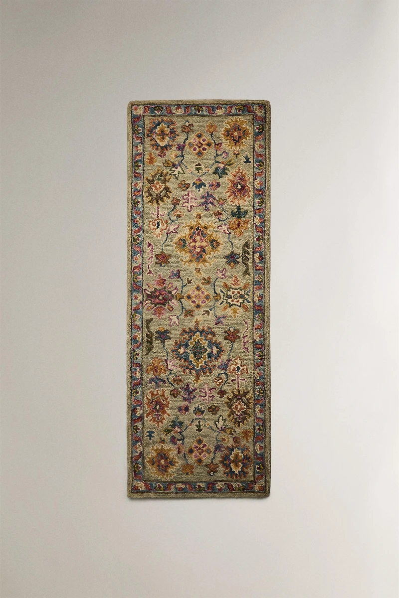 SYMMETRICAL FLORAL PRINT WOOL AREA RUG