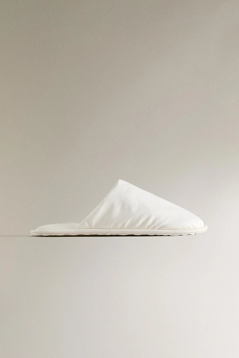 CHAUSSONS OUVERTS À L’ARRIÈRE TISSU TECHNIQUE