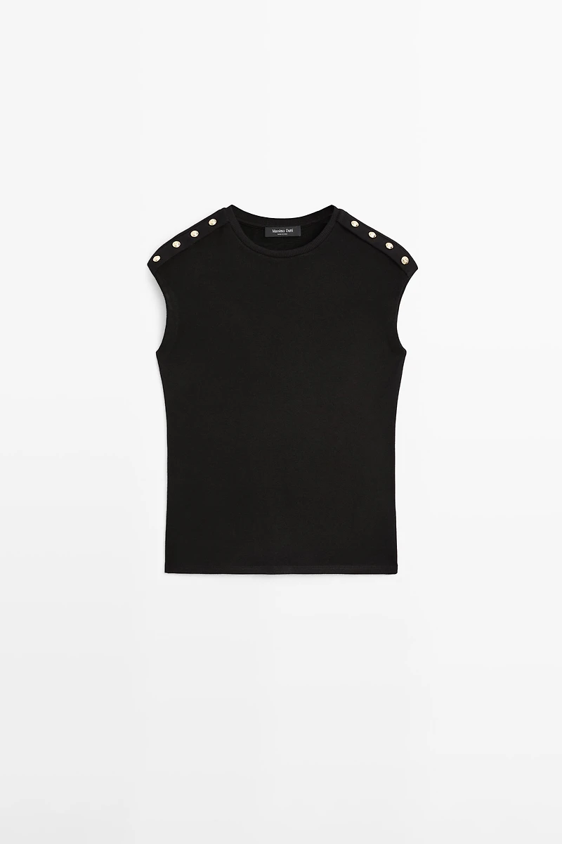 Drop sleeve T-shirt with button details