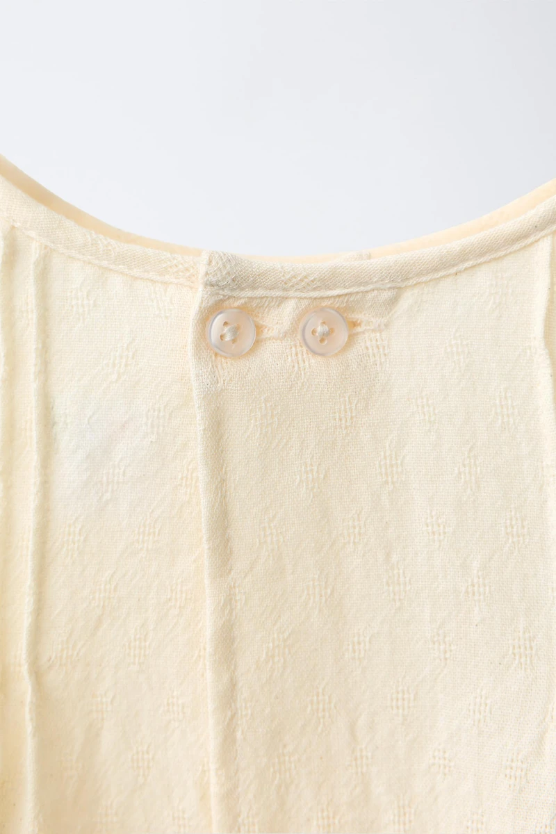 CHEMISE À PLIS NERVURÉS ET DENTELLE