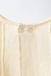 CHEMISE À PLIS NERVURÉS ET DENTELLE