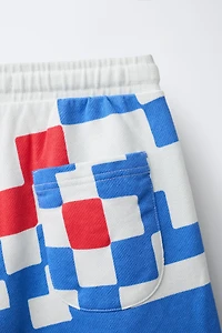 SHORT À CARREAUX AVEC ÉTIQUETTE LOGO