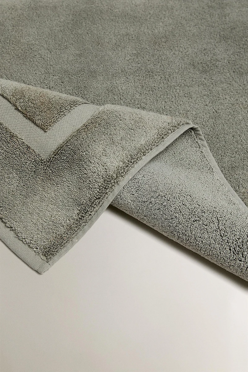 NON-SLIP SOFT TERRYCLOTH BATH MAT