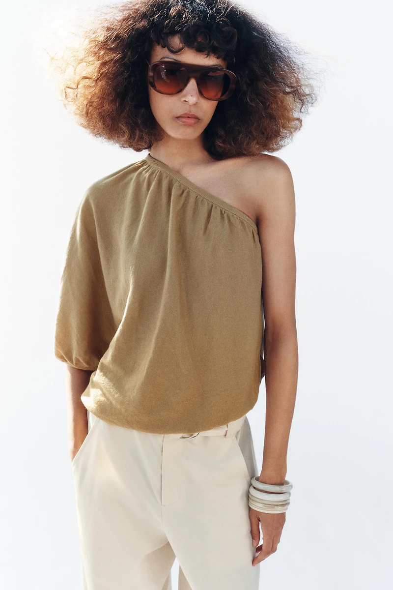 ASYMMETRIC KNIT TOP