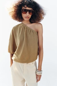 ASYMMETRIC KNIT TOP
