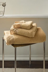 LACE TRIM BATH TOWEL